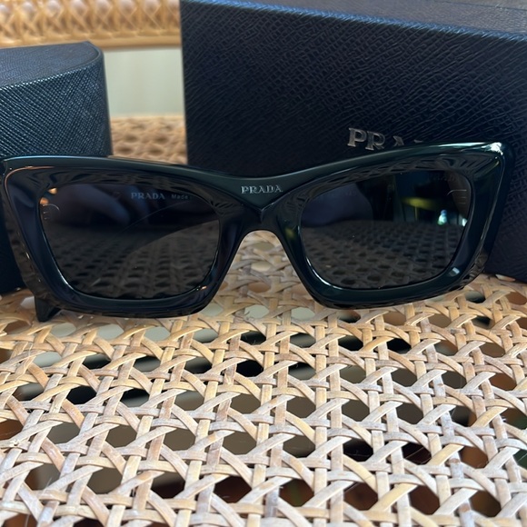 NWT Prada Sunglasses with Triangle Logo - Picture 3 of 8